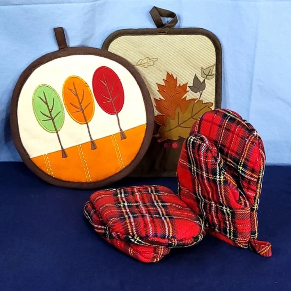 Plaid Red and Autumn Leaves Pot Holders Set
